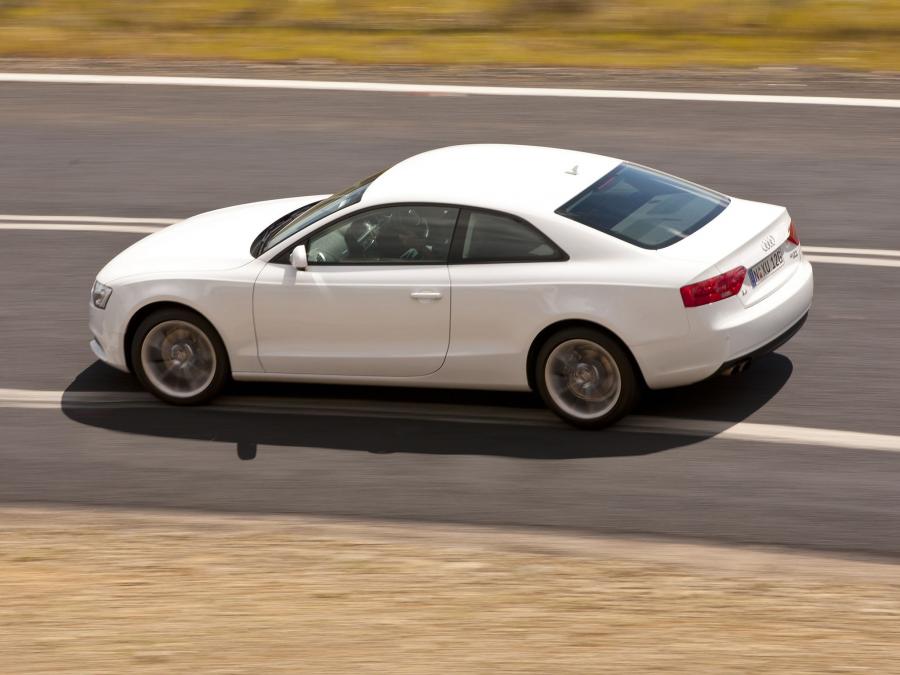  Audi A5 Coupe 2.0T 2012 года  (AU) (фото 2 из 9)